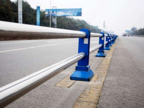 不銹鋼道路護欄多少錢一米？哪里的廠家比較好？