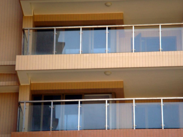 不銹鋼夾膠玻璃護欄如何安裝？安裝步驟