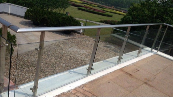 不銹鋼玻璃防護(hù)欄