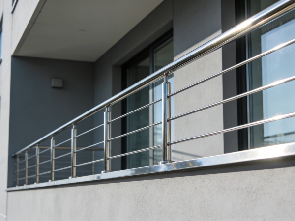 不銹鋼護欄：安全與美學(xué)兼具的防護優(yōu)選，10 年匠心守護全場景