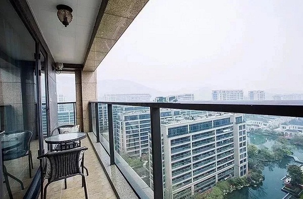 不銹鋼玻璃護(hù)欄