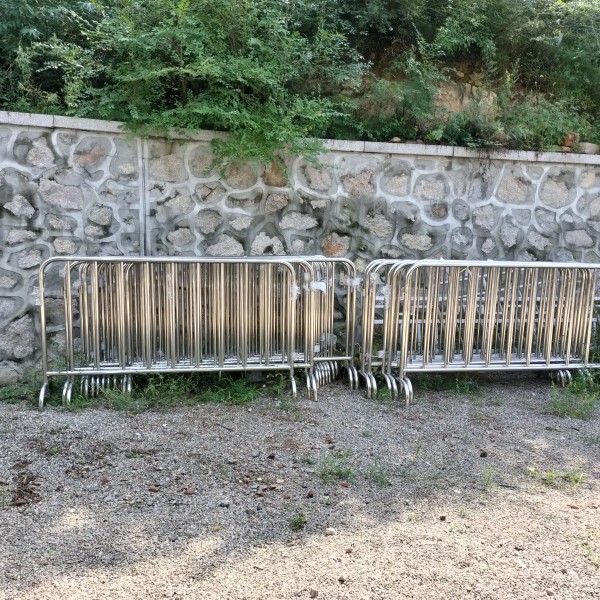 不銹鋼鐵馬護欄是怎么做的