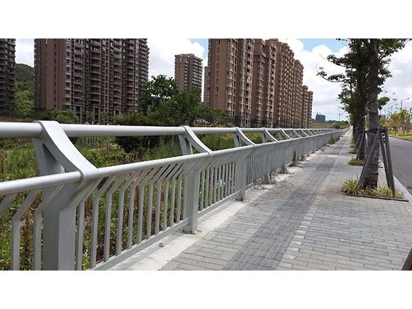 護欄為什么要選不銹鋼？