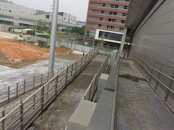 喜師傅不銹鋼護(hù)欄助力華南理工大學(xué)體育館護(hù)欄項目