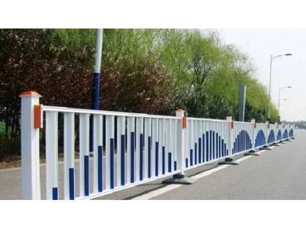 道路不銹鋼護欄為何總是藍白配色？