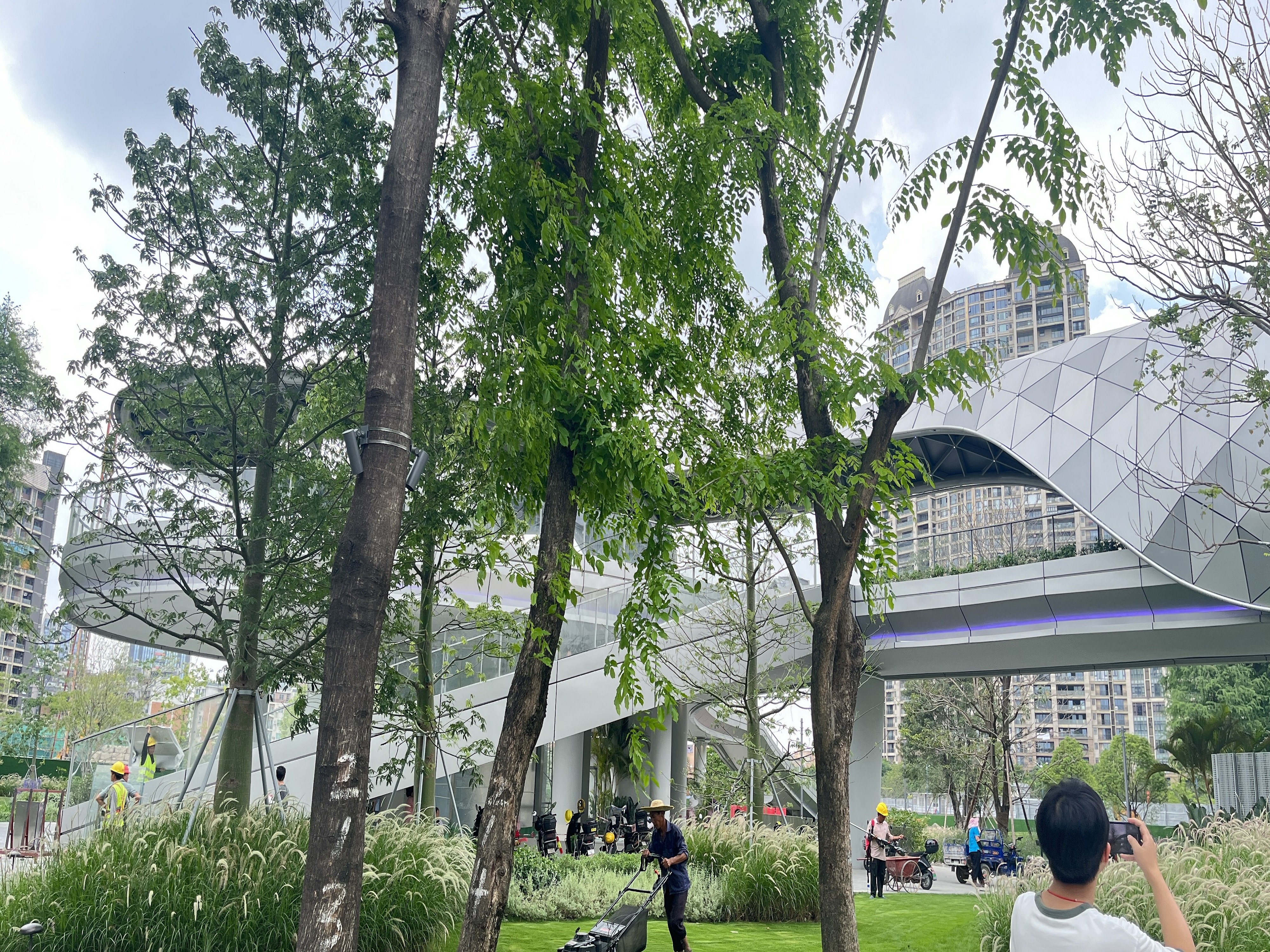 喜師傅不銹鋼護(hù)欄廠家天橋玻璃護(hù)欄案例