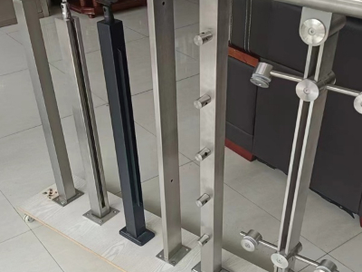 304不銹鋼方管立柱